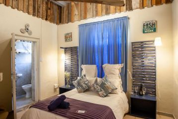 Strand Family studio en-suite 6 sleeper Kitchenette Helderberg CT Apartment, Cape Town - 2