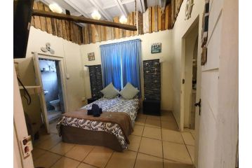 Strand Family studio en-suite 6 sleeper Kitchenette Helderberg CT Apartment, Cape Town - 3