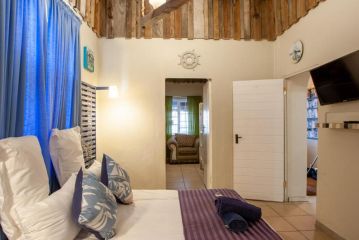 Strand Family studio en-suite 6 sleeper Kitchenette Helderberg CT Apartment, Cape Town - 5