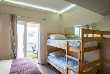 Bedrock Family 2 x Rooms 8 Sleeper with Kitchenette Apartment, Cape Town - 1