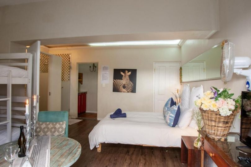 Strand Group Accommodation - 22 Sleeper Helderberg Guest house, Cape Town - imaginea 15