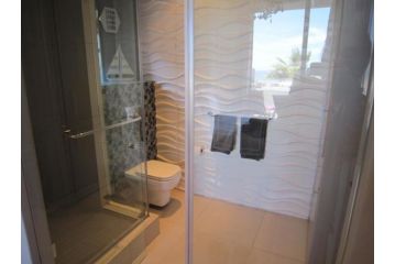 Infinity - Stunning 1 bedroom apartment with sea & mountain views Apartment, Bloubergstrand - 1