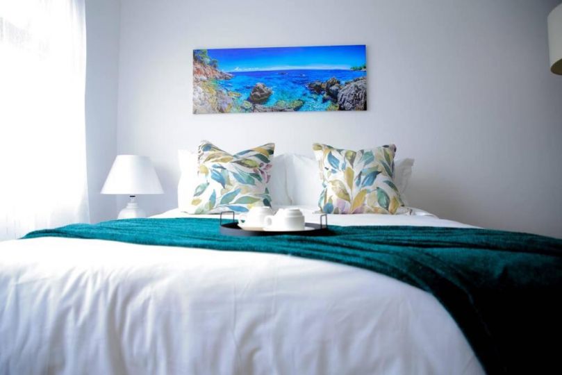 Stunning 1-bedroom condo with pool Apartment, Sandton - imaginea 2