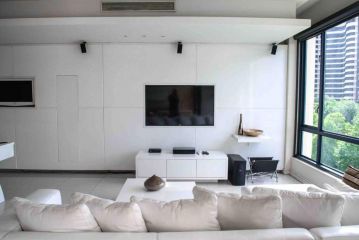 Stunning 2 Bedroom Apartment, Johannesburg - 5