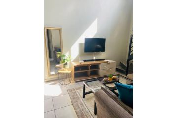 Stunning 2 Bedroom unit,with unlimited Wi-Fi. Apartment, Johannesburg - 3