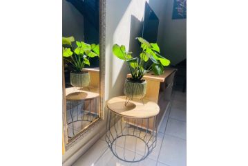 Stunning 2 Bedroom unit,with unlimited Wi-Fi. Apartment, Johannesburg - 2