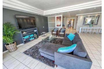 Stunning 3 bedroom villa with panoramic views Villa, Cape Town - 4