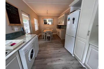 Stunning 3BR home in the heart of Belvidere Guest house, Knysna - 5
