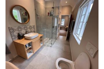 Stunning 3BR home in the heart of Belvidere Guest house, Knysna - 1
