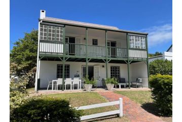 Stunning 3BR home in the heart of Belvidere Guest house, Knysna - 2