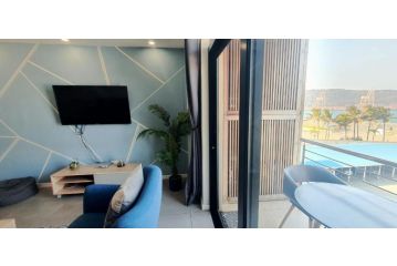 Accommodation Front - Stunning 4 Sleeper Near Ushaka Marine World Apartment, Durban - 3