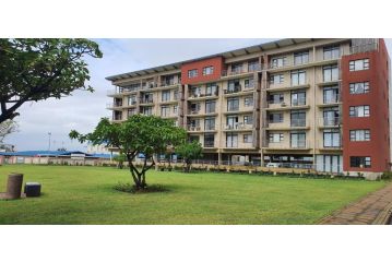 Accommodation Front - Stunning 4 Sleeper Near Ushaka Marine World Apartment, Durban - 5