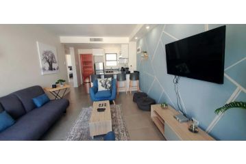 Accommodation Front - Stunning 4 Sleeper Near Ushaka Marine World Apartment, Durban - 4