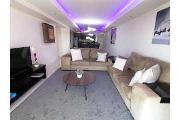 The Pearls 5th Floor Luxury Apartment, Port Elizabeth - 1