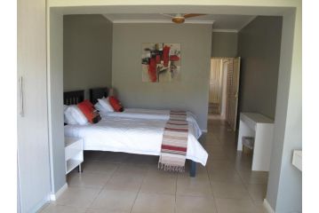 Stunning Cape Peninsula Holiday Villa with Pool Villa, Noordhoek - 5