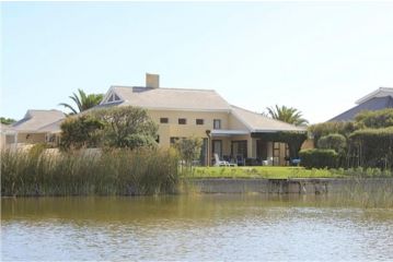 Stunning Cape Peninsula Holiday Villa with Pool Villa, Noordhoek - 2