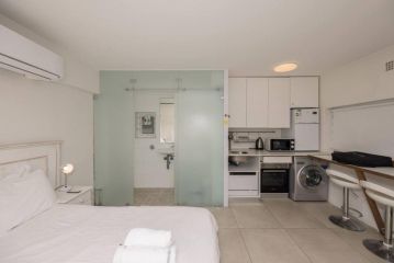Stunning Studio Apartment beside Table Mountain Apartment, Cape Town - 2