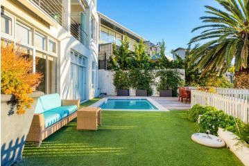 Private Pool! Bantry Bay large 1 bedroom flat Apartment, Cape Town - 1