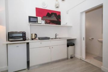 Stylish 1 bedroomed apartment in Sea Point - Caprice Apartment, Cape Town - 3