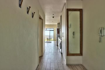 Stylish Apartment With Atlantic Ocean Views! Apartment, Cape Town - 3