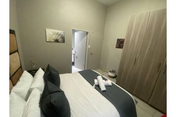 Stylish Danteâ€™s 1-bedroom condo free Wifi & Cinema Apartment, Johannesburg - 5