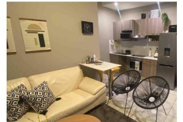 Stylish Danteâ€™s 1-bedroom condo free Wifi & Cinema Apartment, Johannesburg - 2