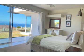 Stylish holiday home with amazing sea views Guest house, Plettenberg Bay - 2