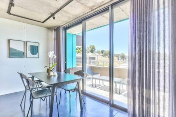 Stylish, modern, couples retreat Pool, fast wifi Apartment, Cape Town - 5