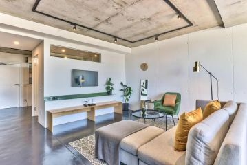 Stylish, modern, couples retreat Pool, fast wifi Apartment, Cape Town - 4