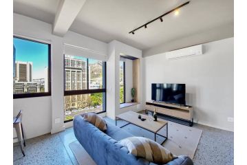 Stylish Studio Apartment with Rooftop Pool! Apartment, Cape Town - 2