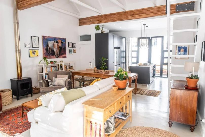Stylish summer pad with mezzanine & sunny patio Guest house, Cape Town - imaginea 2