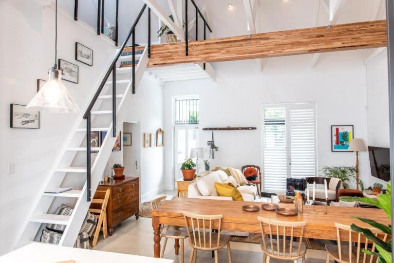 Stylish summer pad with mezzanine & sunny patio Guest house, Cape Town - imaginea 15