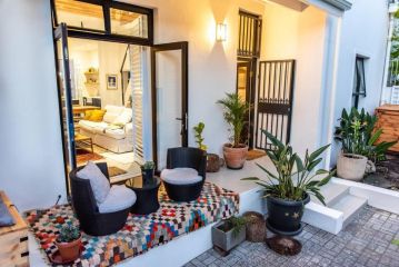 Stylish summer pad with mezzanine & sunny patio Guest house, Cape Town - 1