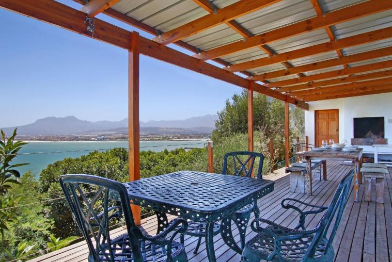 Suikerbossie 82 by HostAgents Guest house, Gordonʼs Bay - imaginea 2