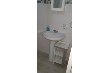 Summer Sand Holiday Cottages Guest house, Scottburgh - 5