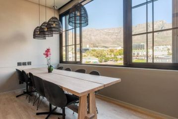 Sun filled Contemporary Apartment in The East City Apartment, Cape Town - 4