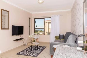 Sun n Surf Sunny and spotless 1 bedroom apartment Apartment, Ballito - 2
