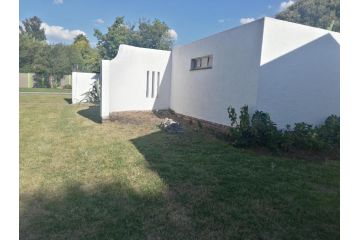 Sunflower Guesthouse Noordwyk (Midrand) Guest house, Midrand - 1