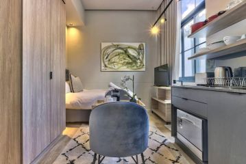 Sunlit Corner Unit with Luxurious Finishes Apartment, Cape Town - 5