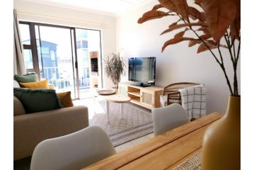 Sunny 2 bedroom apartment in Blouberg Beachfront Apartment, Cape Town - 1