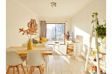 Sunny 2 bedroom apartment in Blouberg Beachfront Apartment, Cape Town - 2