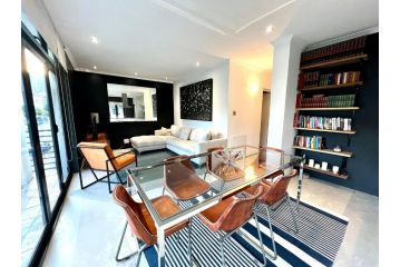 Sunny And Spacious Apartment with Parking Apartment, Cape Town - 5