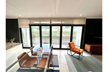 Sunny And Spacious Apartment with Parking Apartment, Cape Town - 1