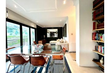 Sunny And Spacious Apartment with Parking Apartment, Cape Town - 2