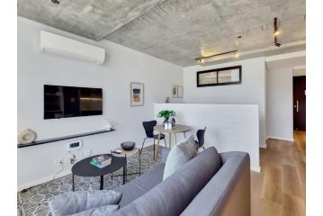 Sunny,bright,secure- Promenade apartment with Wifi Apartment, Cape Town - 1