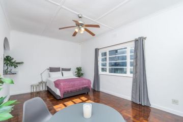 Sunny Studio in Vibey Seapoint Apartment, Cape Town - 2