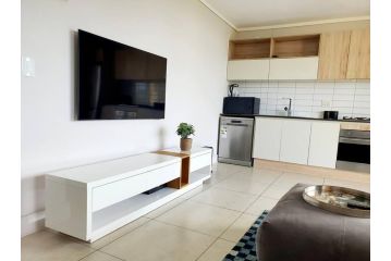 Super Modern 1 bedroom apartment in Watersedge Apartment, Cape Town - 2