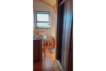 Surf Cabana, a charming 3 bedroom holiday home Guest house, Jeffreys Bay - 5