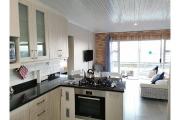 Surf Point 7 Apartment, Jeffreys Bay - 1