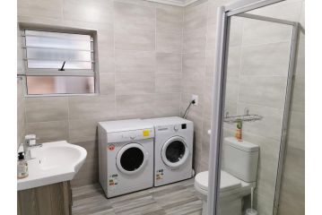Surf Point 7 Apartment, Jeffreys Bay - 4